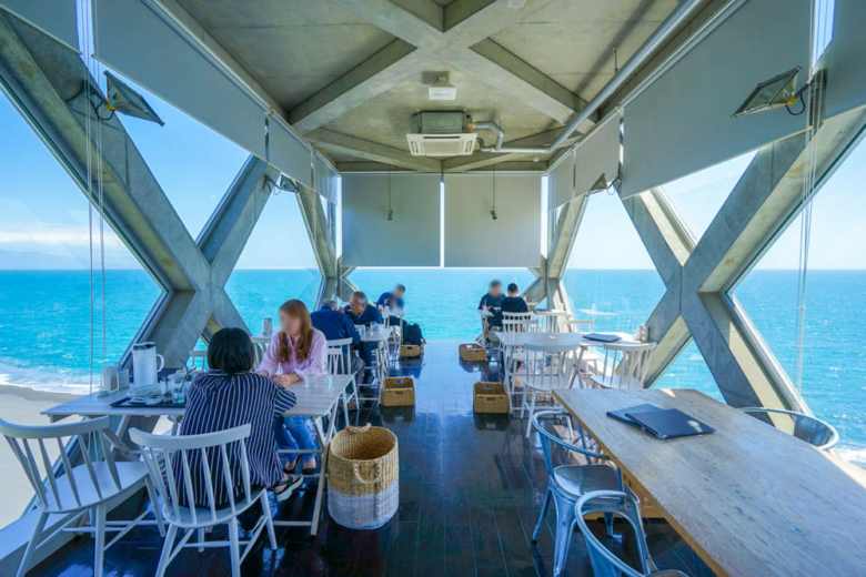 海が見える崖の上の絶景カフェ!芸西村のSEA HOUSE (シーハウス)はデートや観光におすすめ! ありんど高知 海が見える崖の上の絶景カフェ!芸西村のSEA HOUSE (シーハウス)はデートや観光におすすめ! ありんど高知
